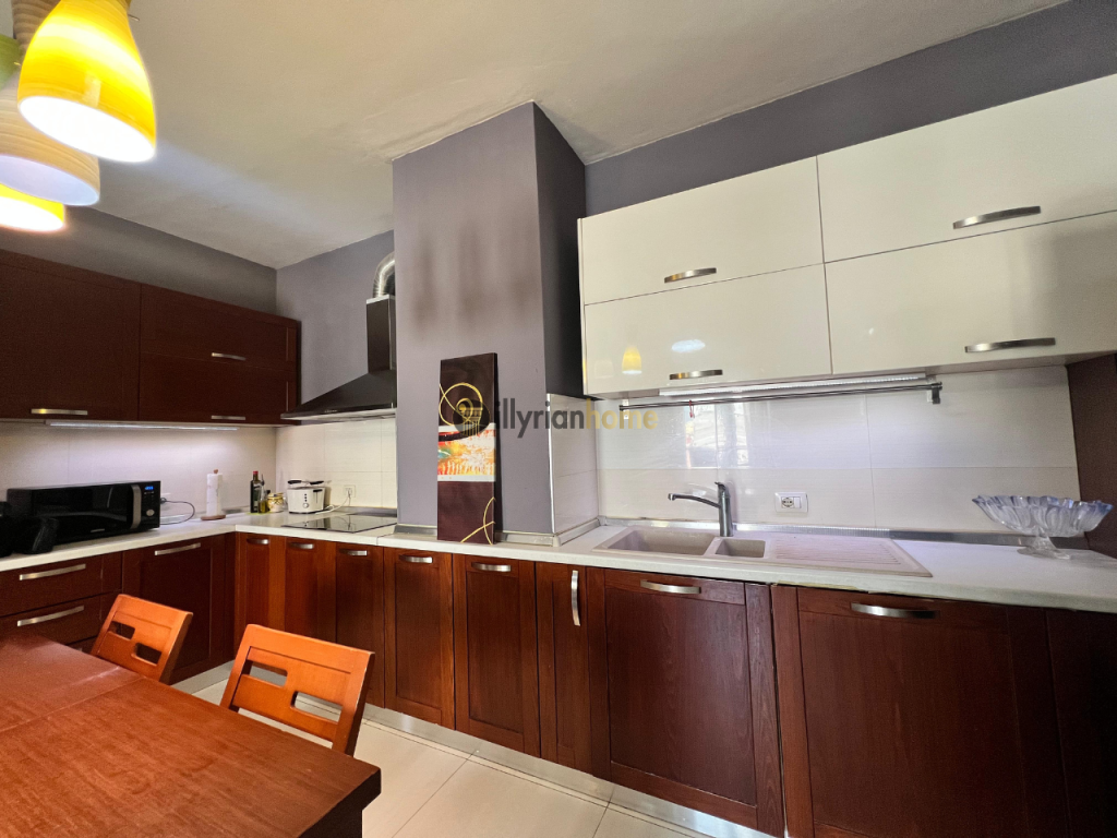 Affittasi appartamento 2+1+2 balconi, "Pazari i Ri", Tirana