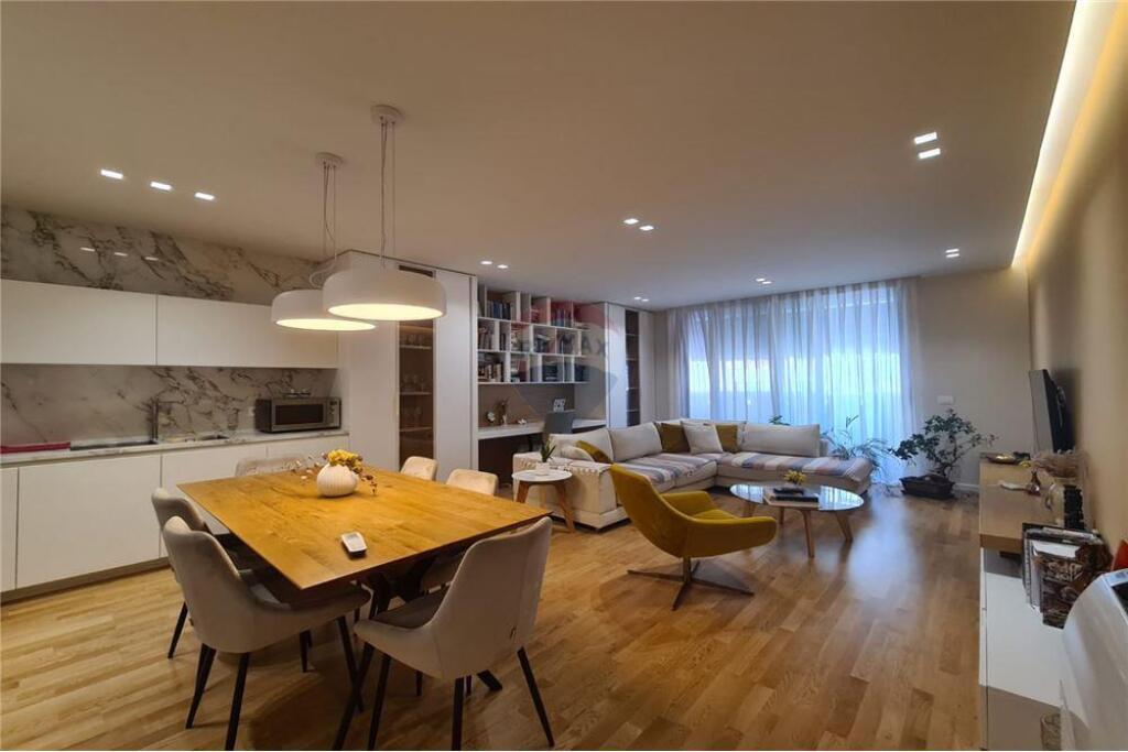 Appartamento 3+1+2 in affitto su Viale Zogu i Parë