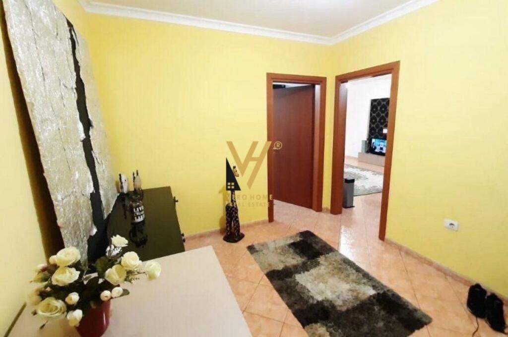 JEPET APARTAMENT 2+1+2+BLK ME QERA TEK ZOGU I ZI 700 EURO