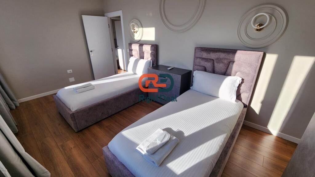 Prane Ish-Ekspozites, Shitet Super Apartament 2+1+2, Totalisht I Investuar !!