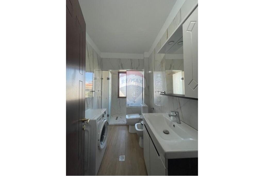 APARTAMENT 2+1 ME QIRA TE RRUGA E KAVAJES!