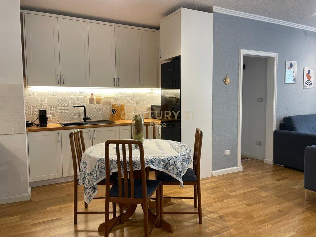 📍 Qira, Apartament 2+1 – Rruga e Kosovareve