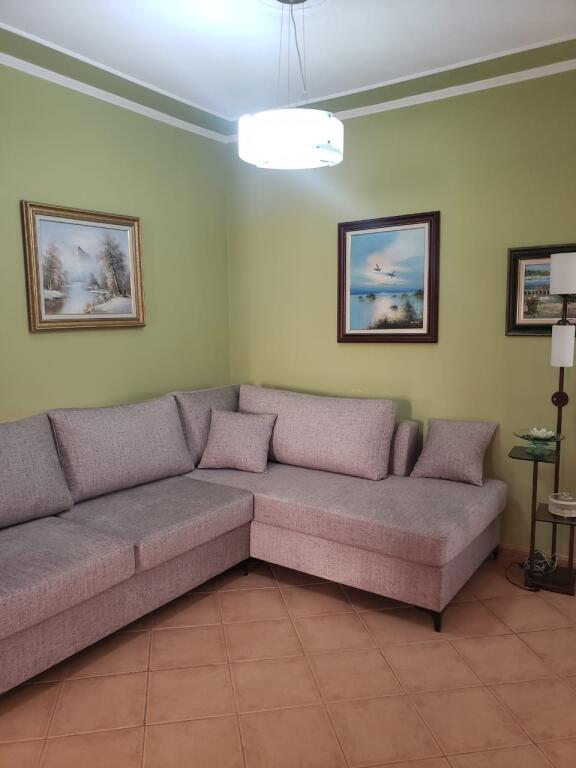 Jepet Me Qera Apartament 2+1+2 Ballkone