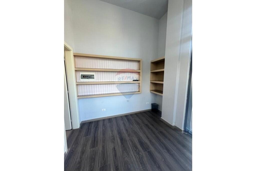 Shop for Rent on Barrikadave Street!
