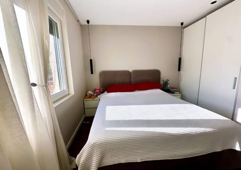 Perballe me Myslym Shyri (hyrjen), mbas Neranxit ○ SHESIM SUPER APARTAMENT 3+1