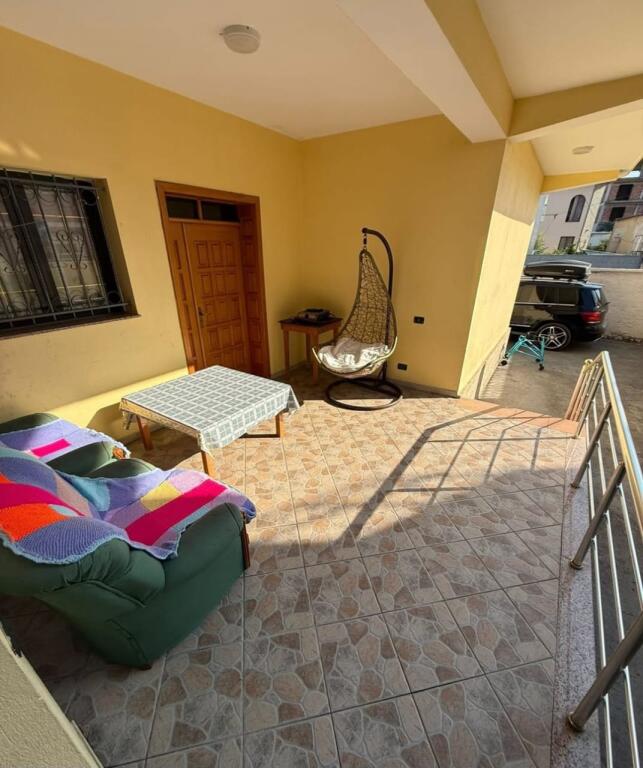 APARTAMENT ME QIRA 2+1- RR FERID XHAJKO (STACIONI I TRENIT)