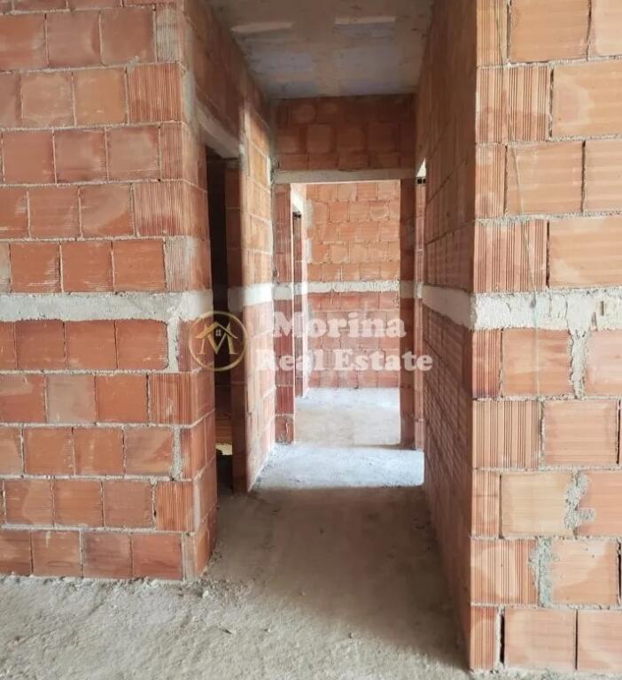 Shitet Apartament 2+ 1, te Fusha e Aviacionit, te Meis Residence, Cmimi 153510 Euro.