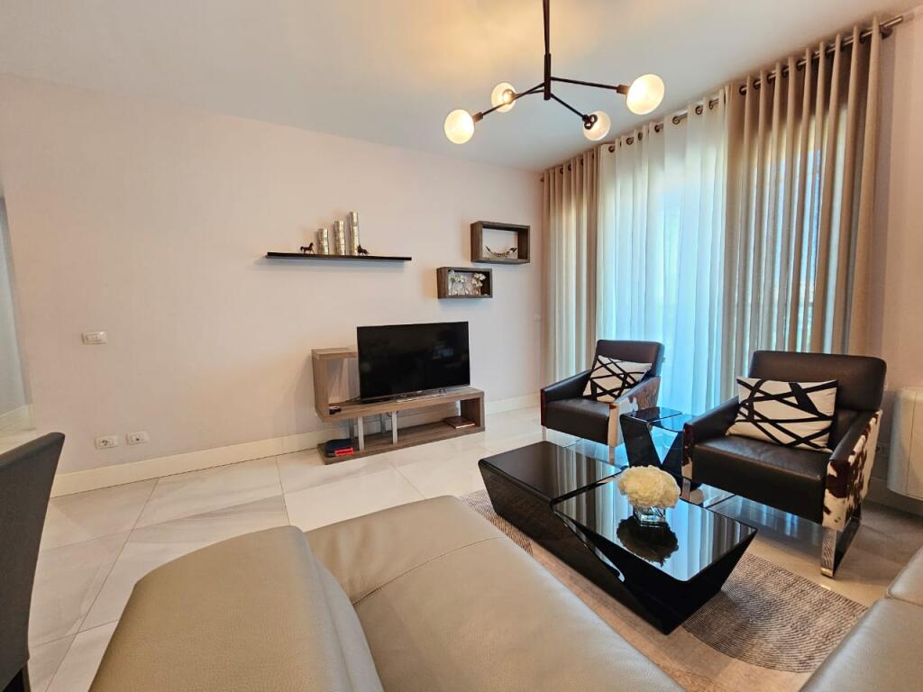 Jepet me qira Apartament 2+1 + Post Parkimi 📍 Kompleksi Ambasador 3!