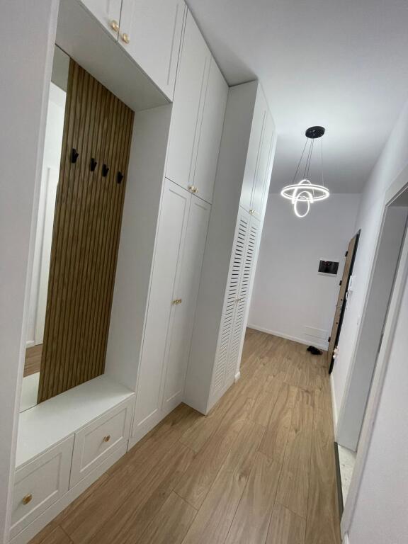 🏢Kombinat,Rruga Bernardin Palaj jepet me qera apartament 2+1+2+post parkimi,i sapo mobiluar. 800 EURO