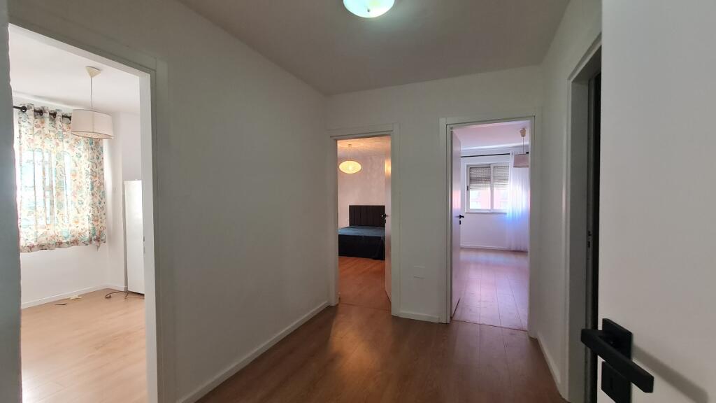 Jepet me QIRA për ZYRA apartament 3+1 tek Conad në BLLOK