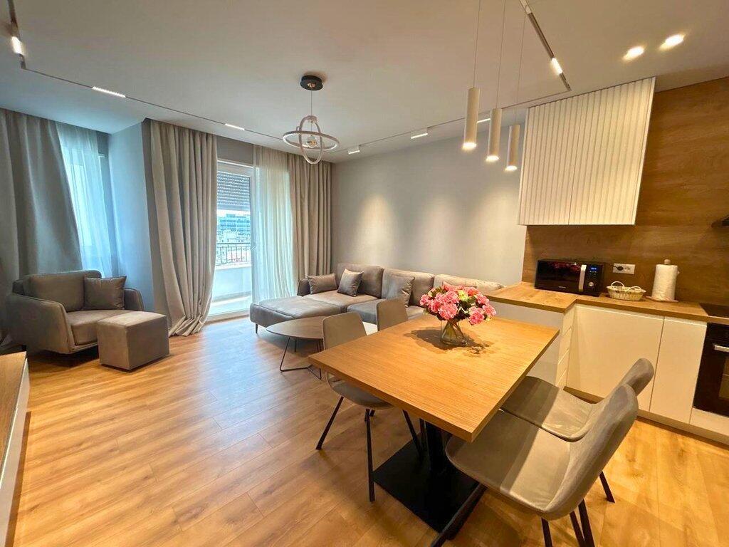 Jepet me Qira Apartament 1+1 + Post Parkimi në Qendër