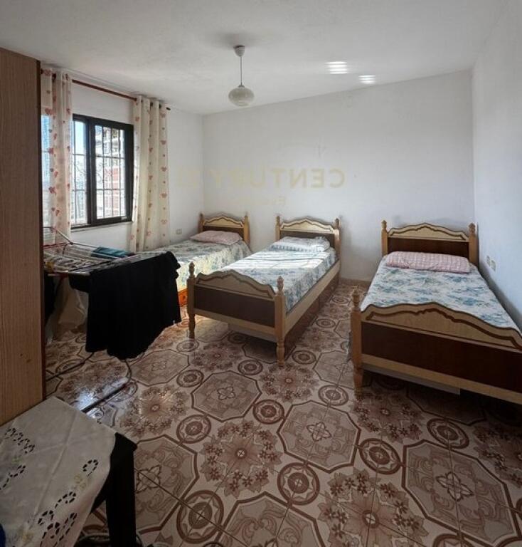 JEPET ME QERA PAS KOMPLEKSIT ALUNA, APARTAMENT 2+1 DHE ME PARKIM.