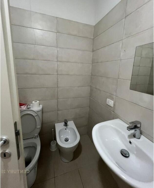 Apartament 2+1 me qera, tek Kompleksi Mangalem