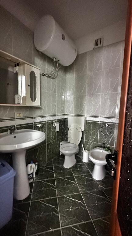 Shitet 1+1 plus garazh ne Durres
