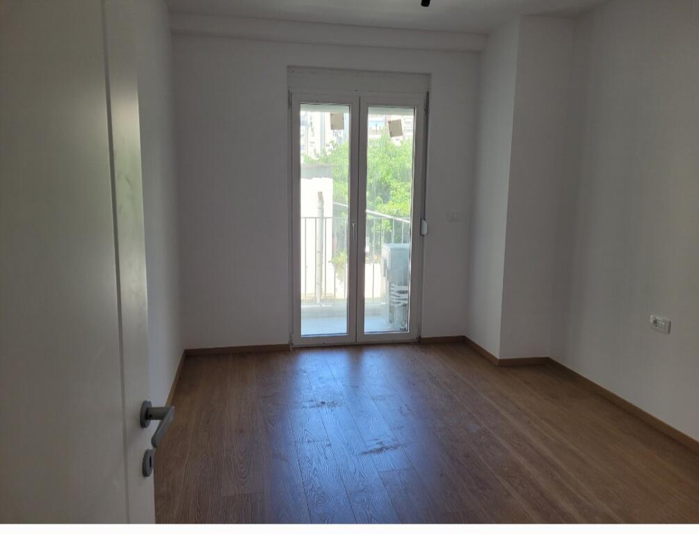 Jepet  me qera apartament  2+1+2 +parkim(  Stadiumi  Air Albania  