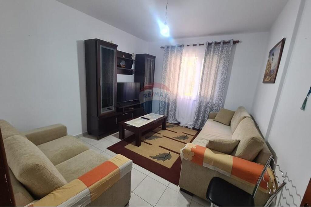 Ofrohet apartament 1+1+2 me qira tek blloku Gintas