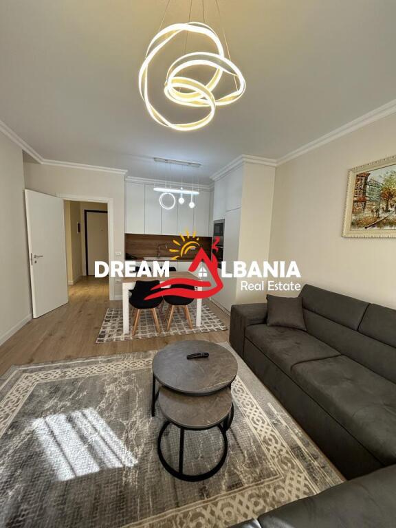 Super apartment 2+1+3 for rent with parking included at Pazari i Ri near Spar (ID 42215007)
