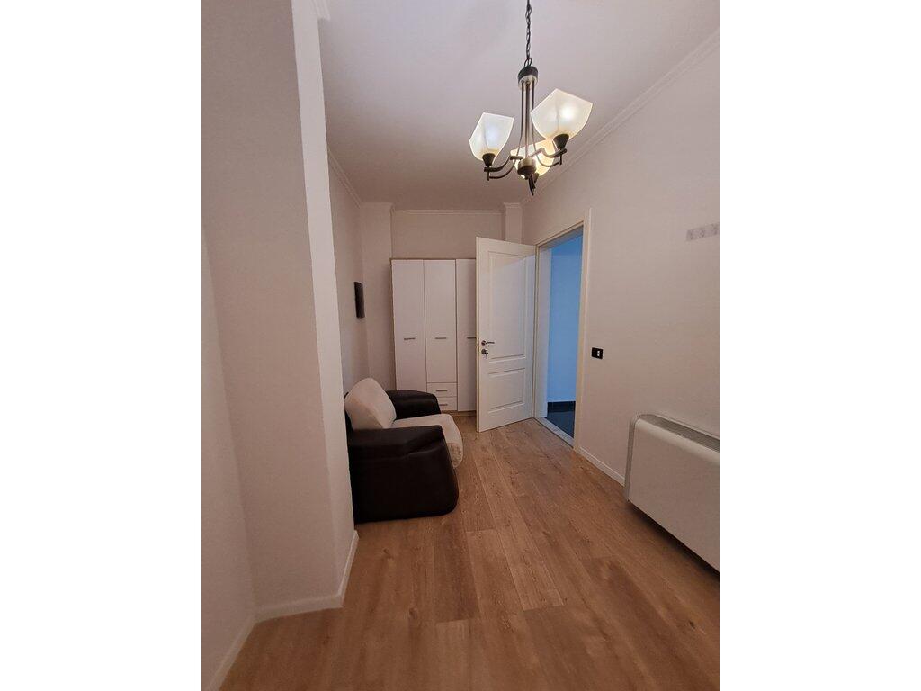 Rent, Studio Pazari i Ri.