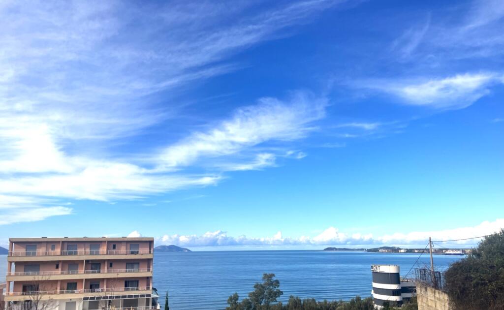 Very large apartment with sea view