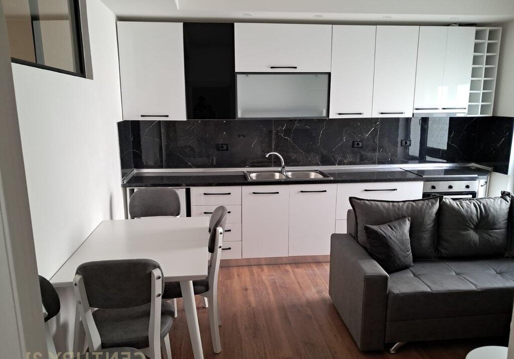 Jepet me qira apartament 2+1 prane ish Stacionit fundit te Tiranes Re