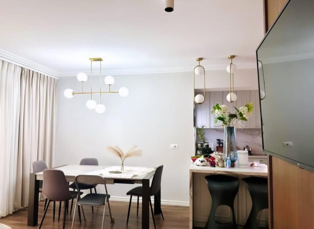 Perballe me Myslym Shyri (hyrjen), mbas Neranxit ○ SHESIM SUPER APARTAMENT 3+1