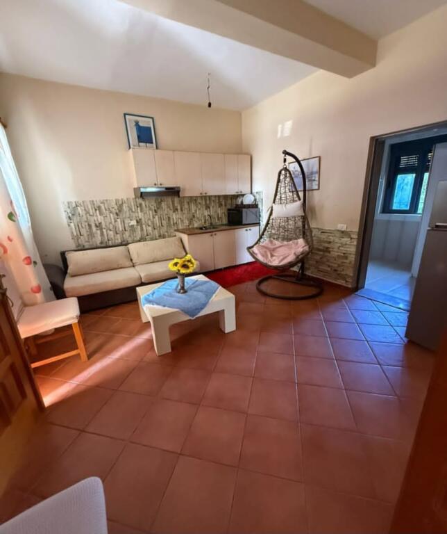 APARTAMENT ME QIRA 2+1- RR FERID XHAJKO (STACIONI I TRENIT)