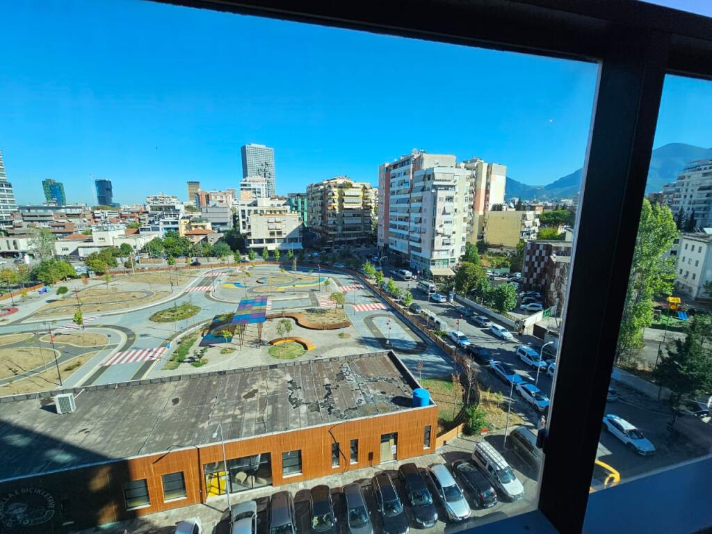 Jepet me qira Apartament 2+1 + Post Parkimi 📍 Kompleksi Ambasador 3!