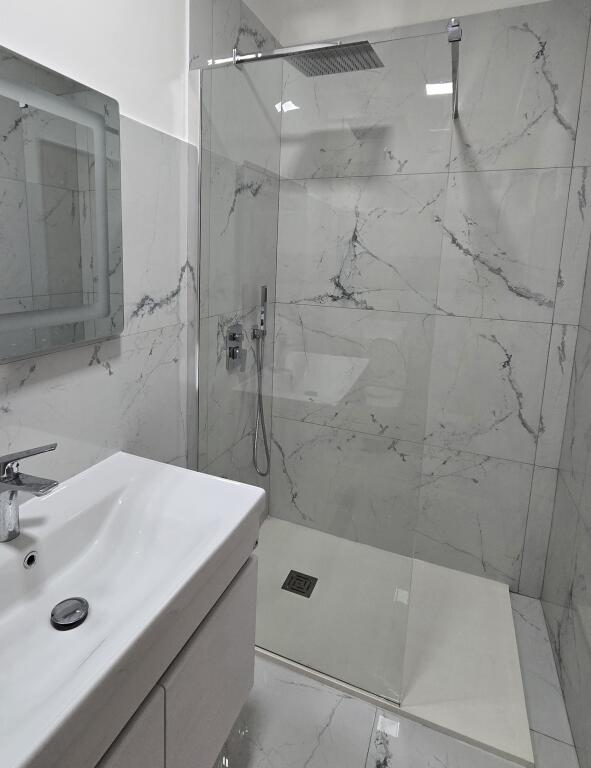 800 € per month