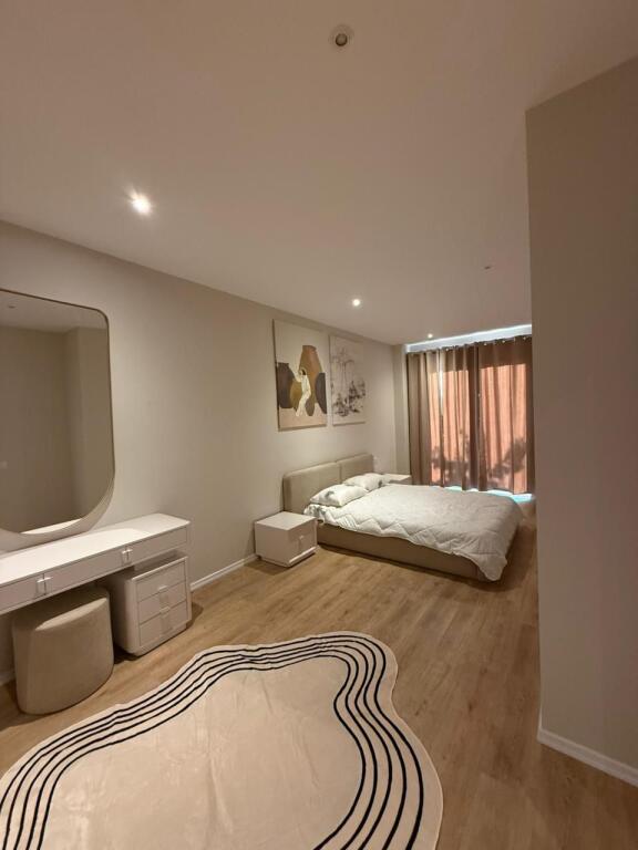 Very large apartment with sea view