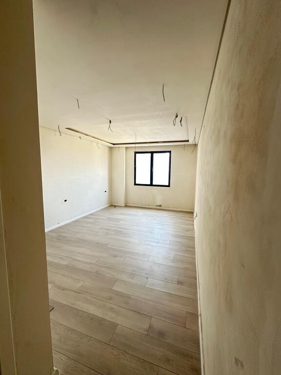 Shitet Apartament 2+1+2+2 Ballkone Kamez Rrethi Bathores