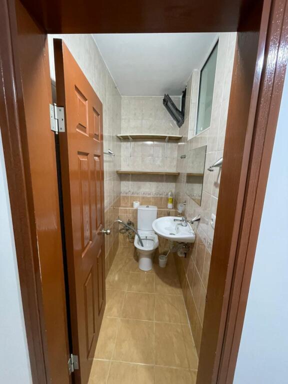 Jepet me qera Apartamenti 1+1+sallon ne vehte+ 2 tualete, Prane Ish Shqiponjes ( Blloku Gintash) ( Union Bank) 600 mie leke