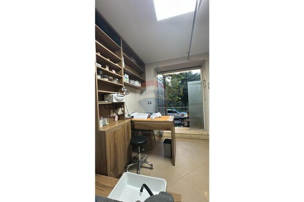 SHOP FOR RENT AT BAJRAM CURRI BOULEVARD !