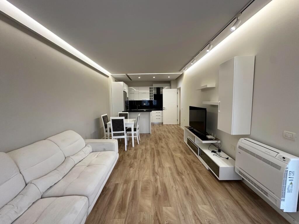 Apartament 2+1+2 për qera tek Komuna Parisit