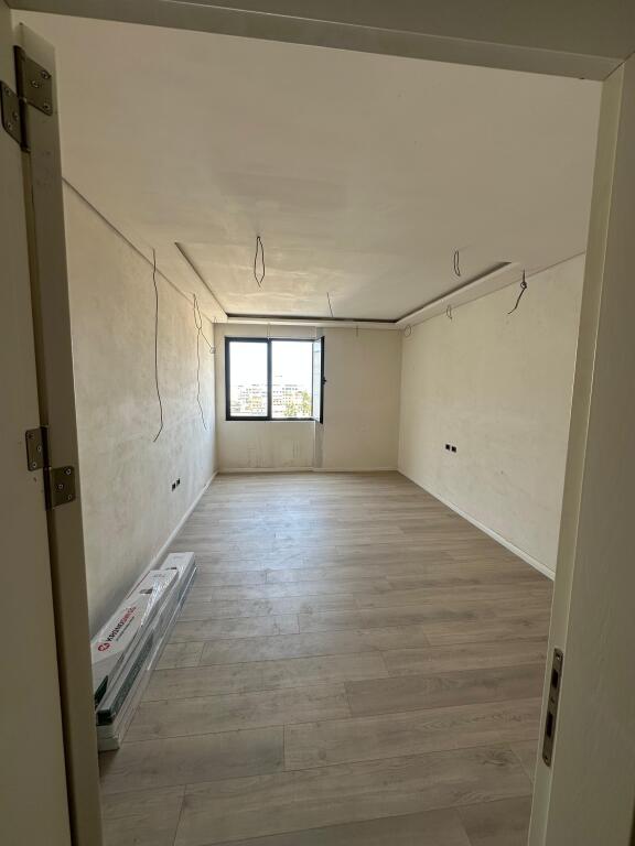Shitet Apartament 2+1+2+2 Ballkone Kamez Rrethi Bathores