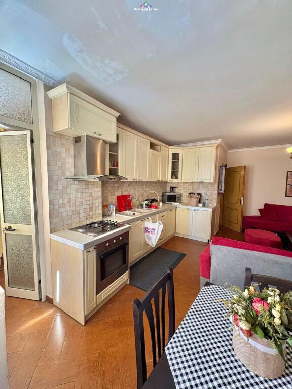 Appartamento in affitto 1+1 vicino al Complesso Square 21 (ID B2101240) Tirana