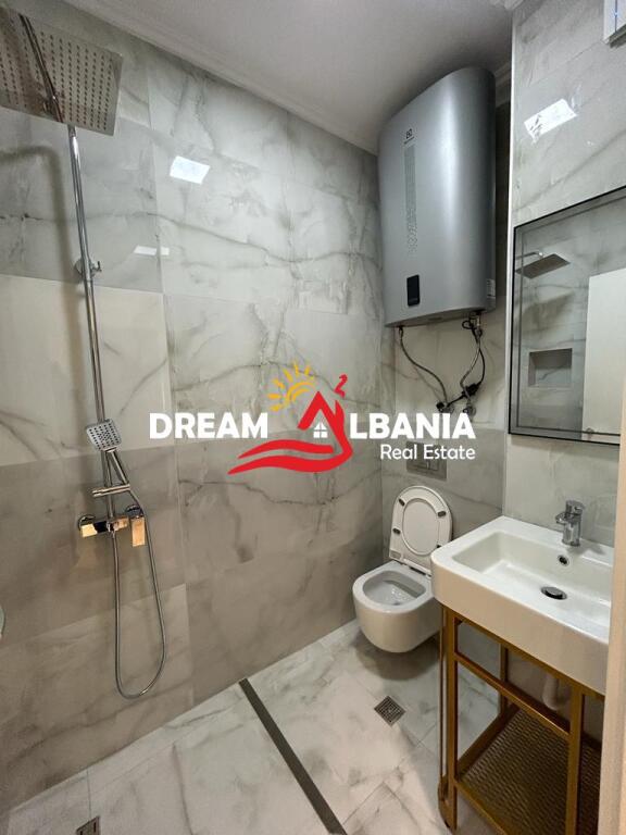 Super apartment 2+1+3 for rent with parking included at Pazari i Ri near Spar (ID 42215007)