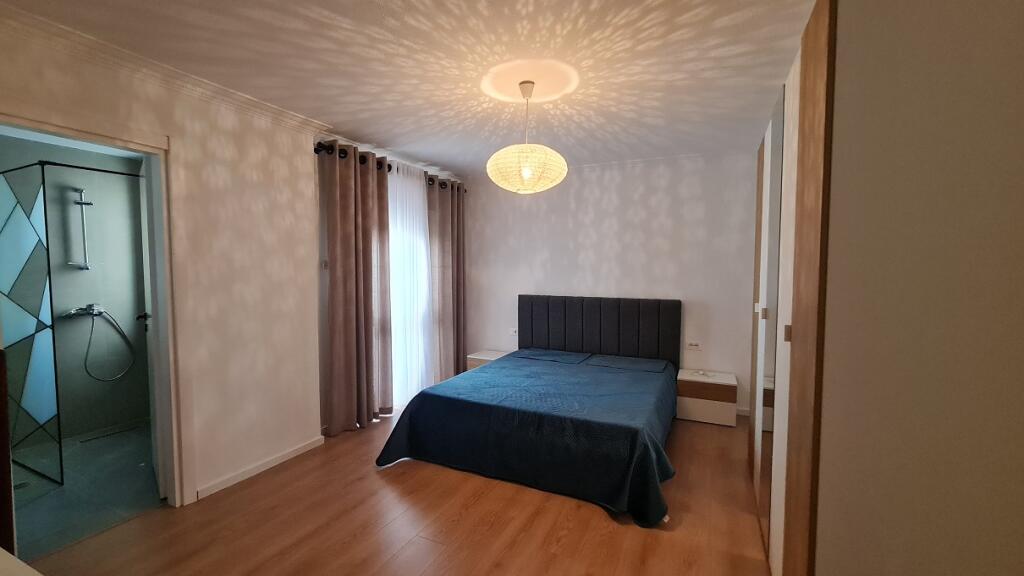 Jepet me QIRA për ZYRA apartament 3+1 tek Conad në BLLOK