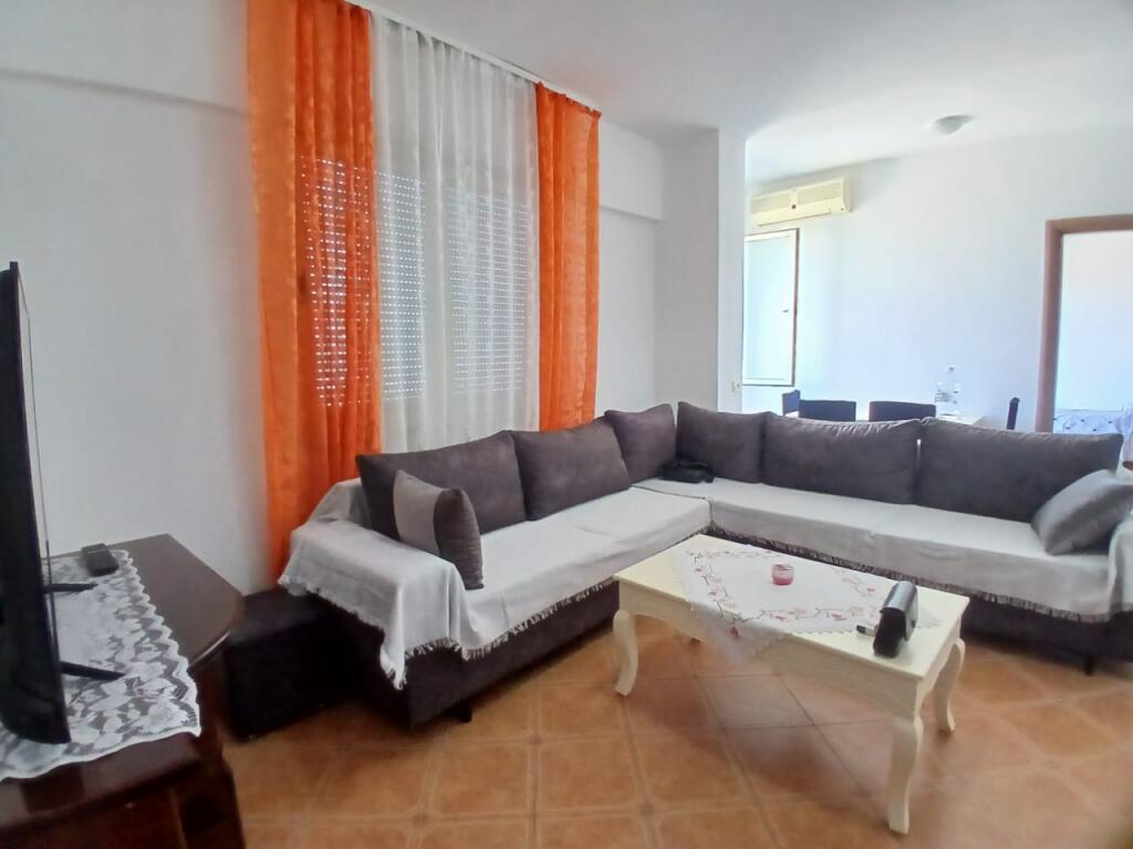 Apartment 2+1+1 with balcony for rent ⛳️near 21 Dhjetori; Globe