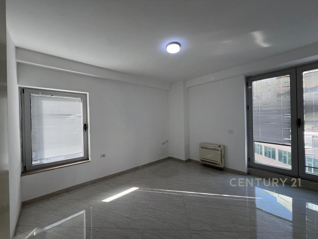 🏢 Business Premises for Rent – at 9-Katëshet, Barrikadave Street