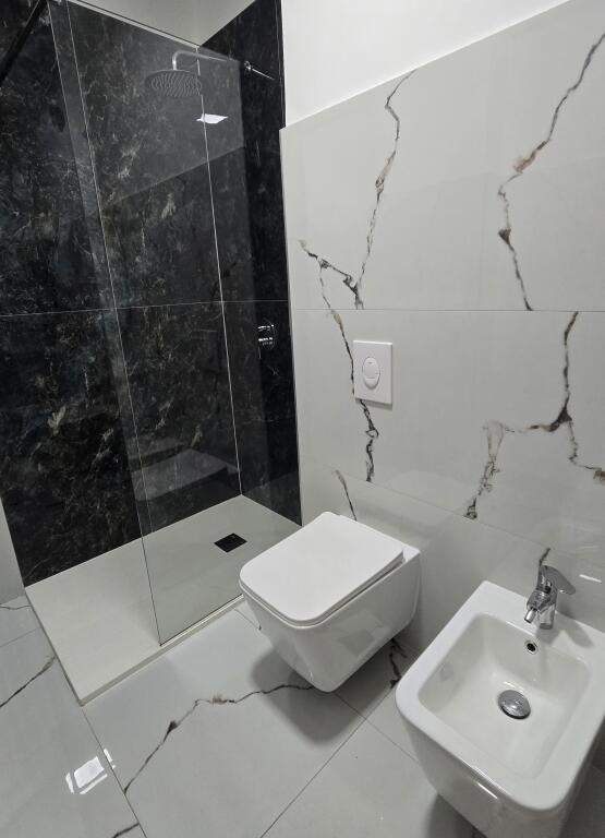 800 € per month