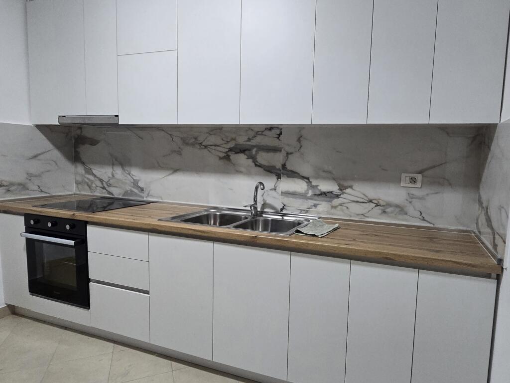 800 € per month