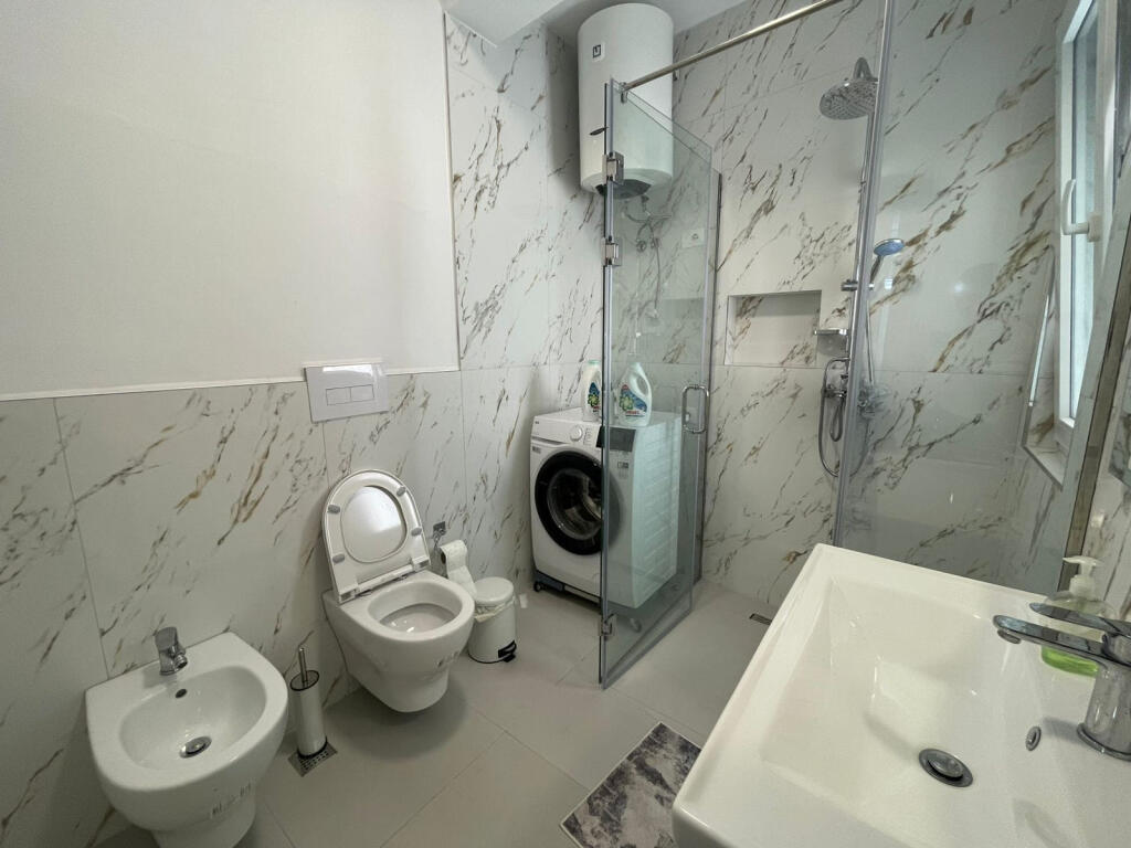 Appartamento in affitto 2+1+Posto auto Vicino al Campo di Aviazione ex (ID B2201465) Tirana​