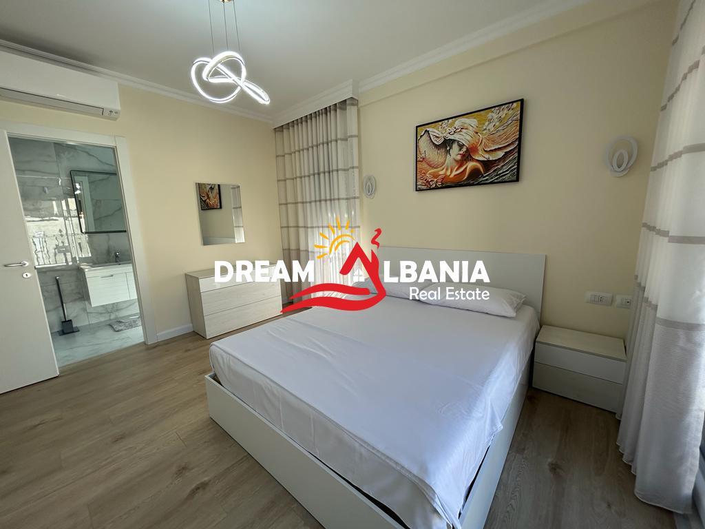 Super apartment 2+1+3 for rent with parking included at Pazari i Ri near Spar (ID 42215007)