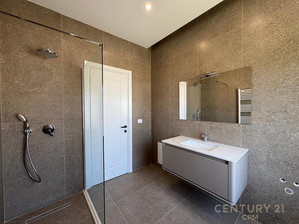 🏡 VILLA MODERNA SU 3 PIANI IN AFFITTO – COLLINA VERDE, VICINO A TEG