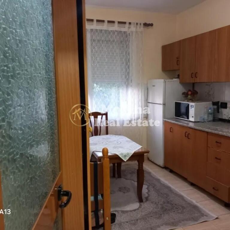 Shitet Apartament 2+ 1, te Zogu i Zi, Rruga Mine Peza, Cmimi 125000 Euro.