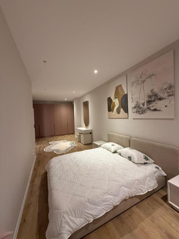 Very large apartment with sea view
