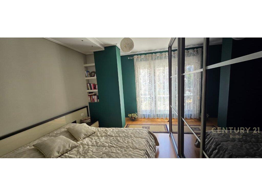 SHESIM APARTAMENT 2+1+2+ POST PARKIMI TEK KOMPLEKSI MAGNET!
