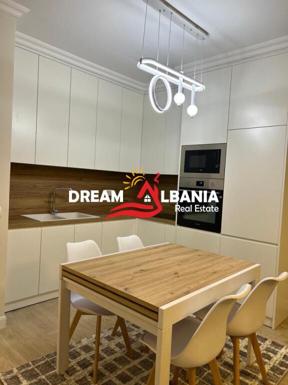 Super apartment 2+1+3 for rent with parking included at Pazari i Ri near Spar (ID 42215007)