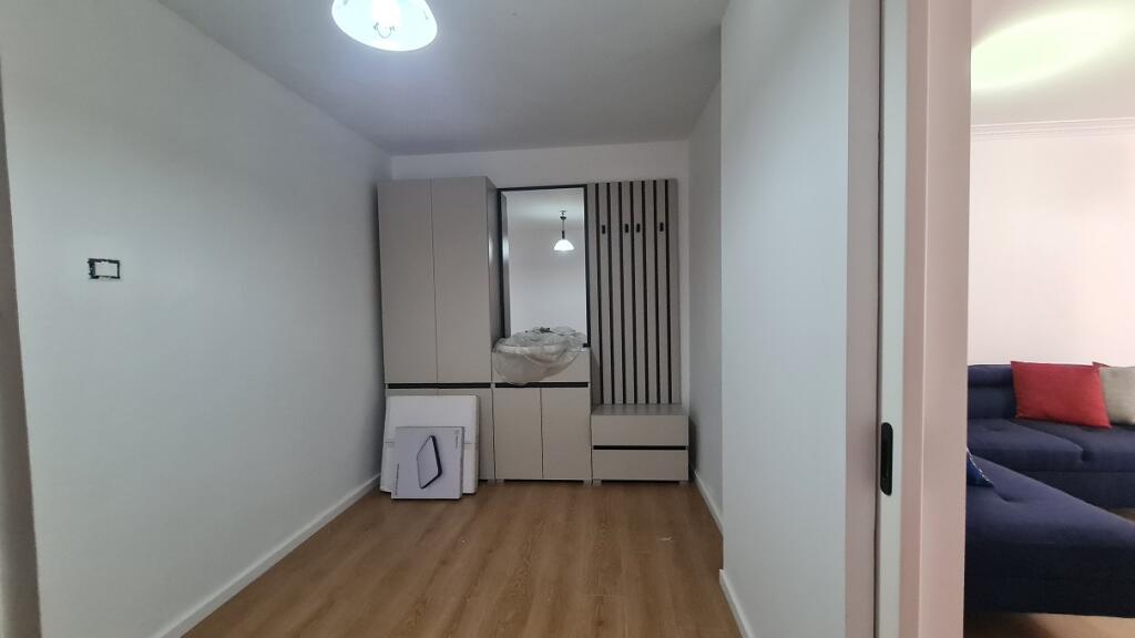 Jepet me QIRA për ZYRA apartament 3+1 tek Conad në BLLOK