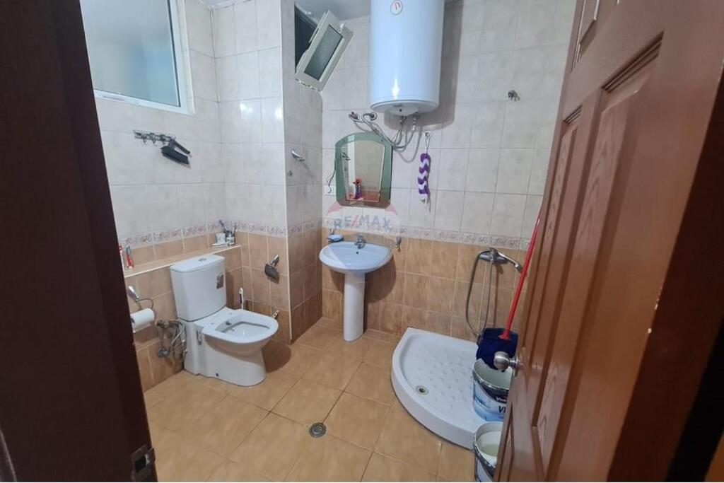 Ofrohet apartament 1+1+2 me qira tek blloku Gintas